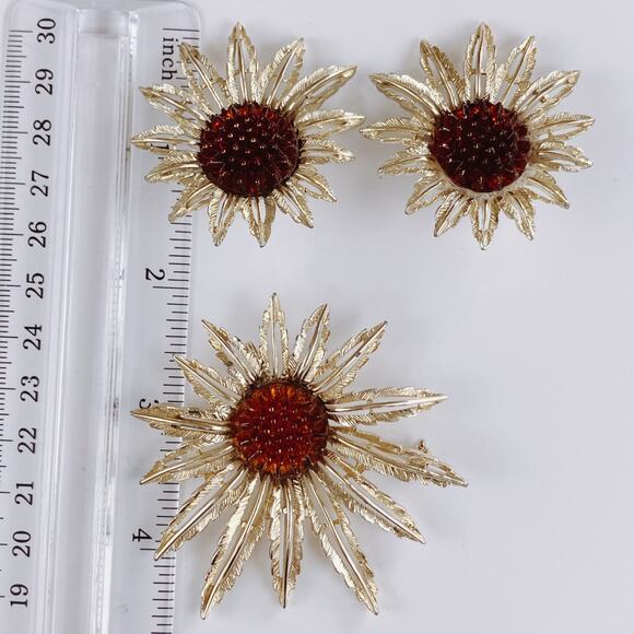 VTG Signed Sarah Coventry Sunflower Brooch Earrings Set Gold Tone 1960s Jewelry - Picture 8 of 12